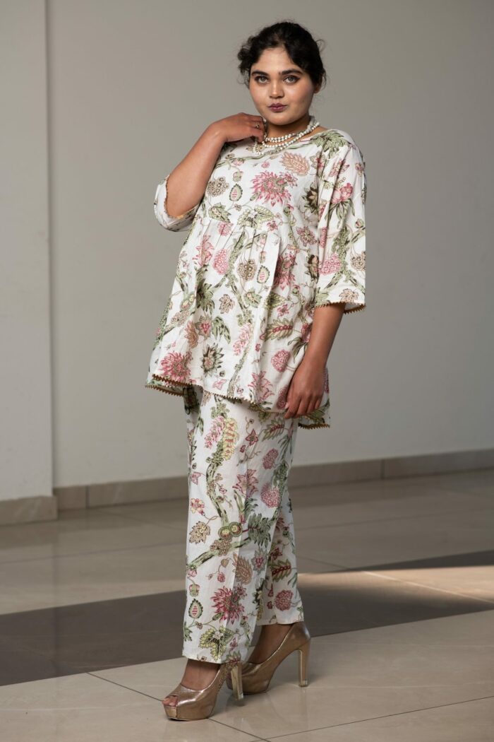 White floral print frock Style set - Image 3