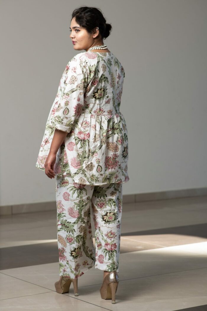 White floral print frock Style set - Image 4