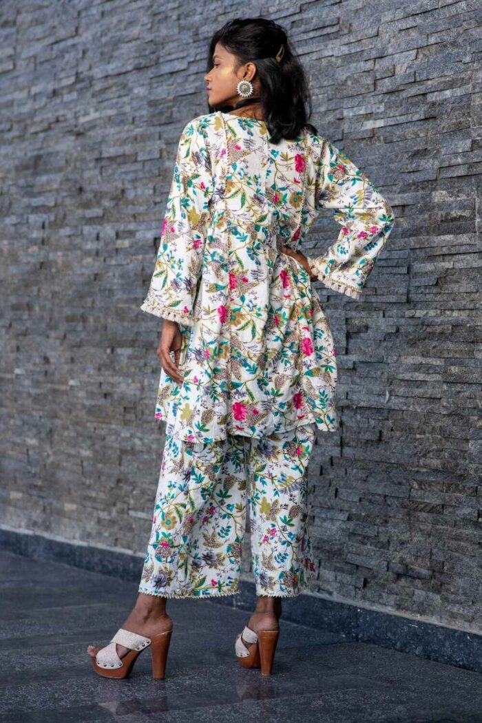 White flower print cotton palazzo set - Image 4