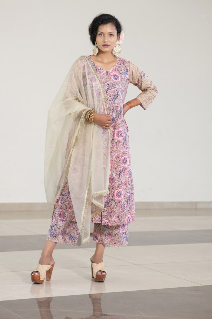 Beautiful floral print pink dress set - Image 1