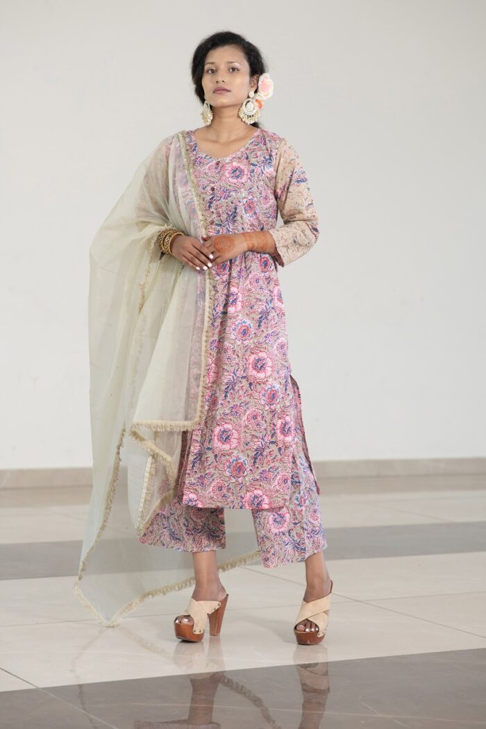 Beautiful floral print pink dress set - Image 5