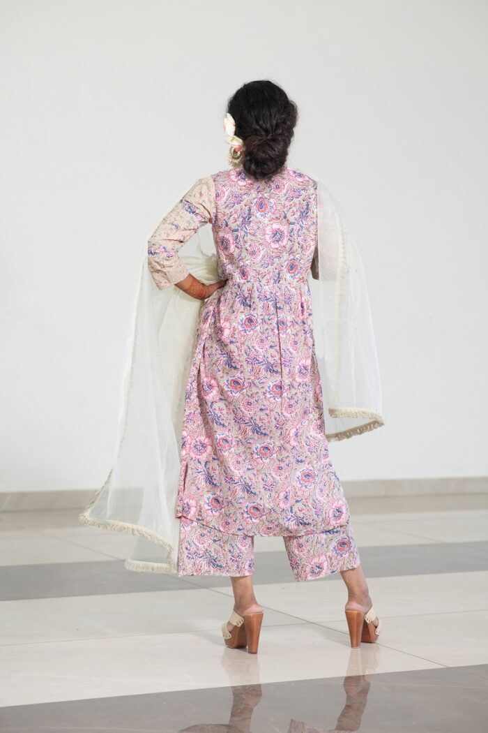 Beautiful floral print pink dress set - Image 6