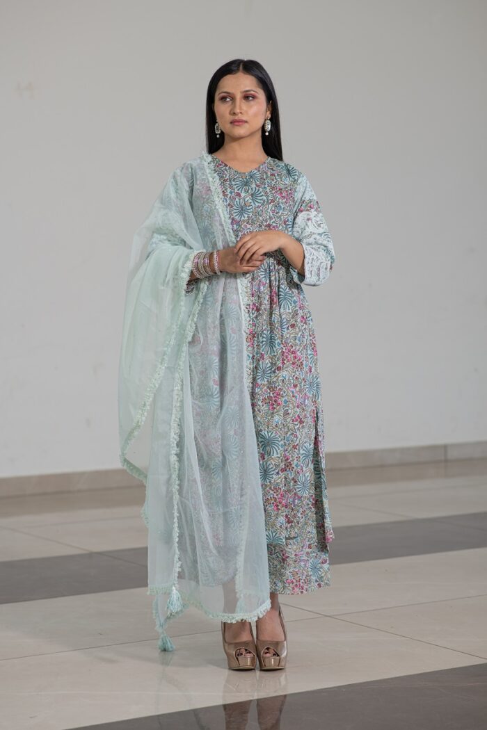 Beautiful floral print coral dress set - Image 6