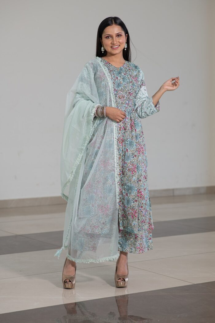 Beautiful floral print coral dress set - Image 5