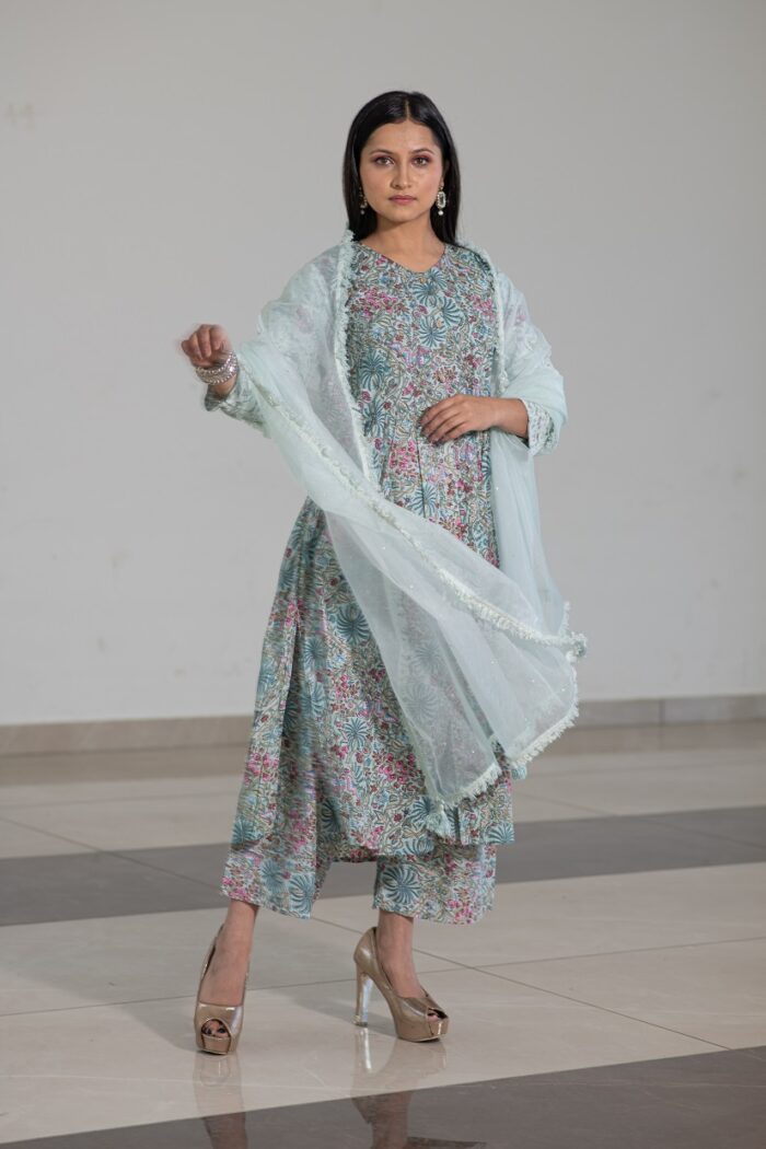 Beautiful floral print coral dress set - Image 3