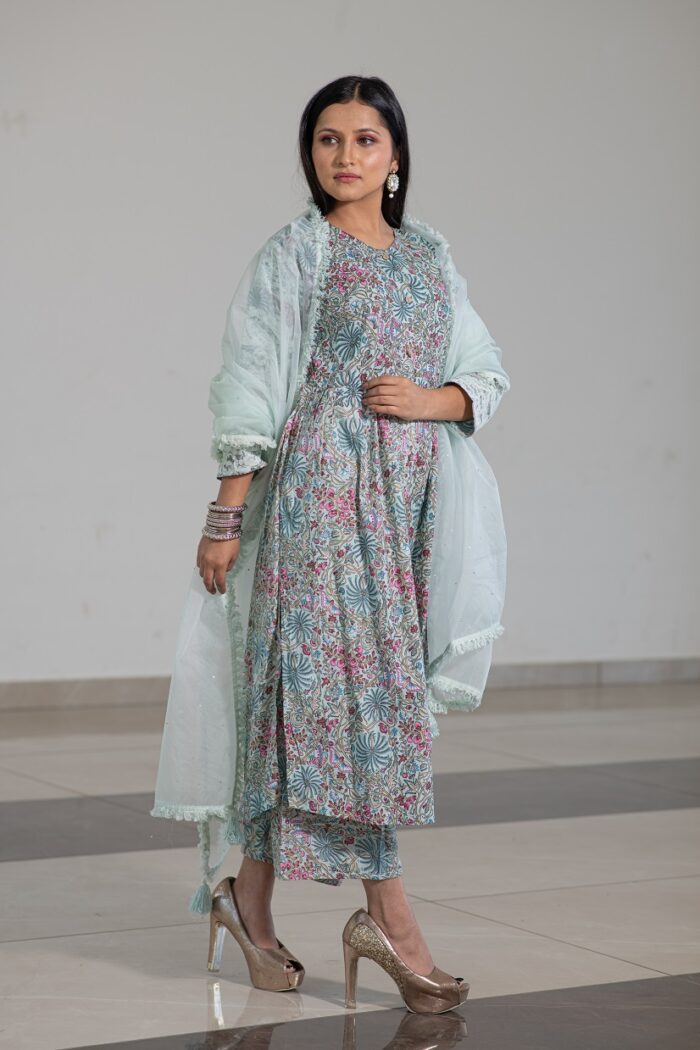 Beautiful floral print coral dress set - Image 2