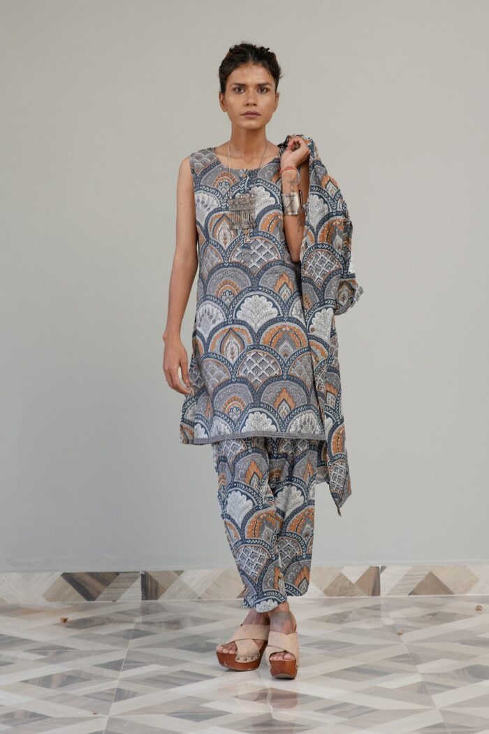 Grey-color 3 piece cotton straight suit - Image 4