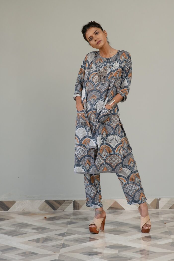 Grey-color 3 piece cotton straight suit - Image 2