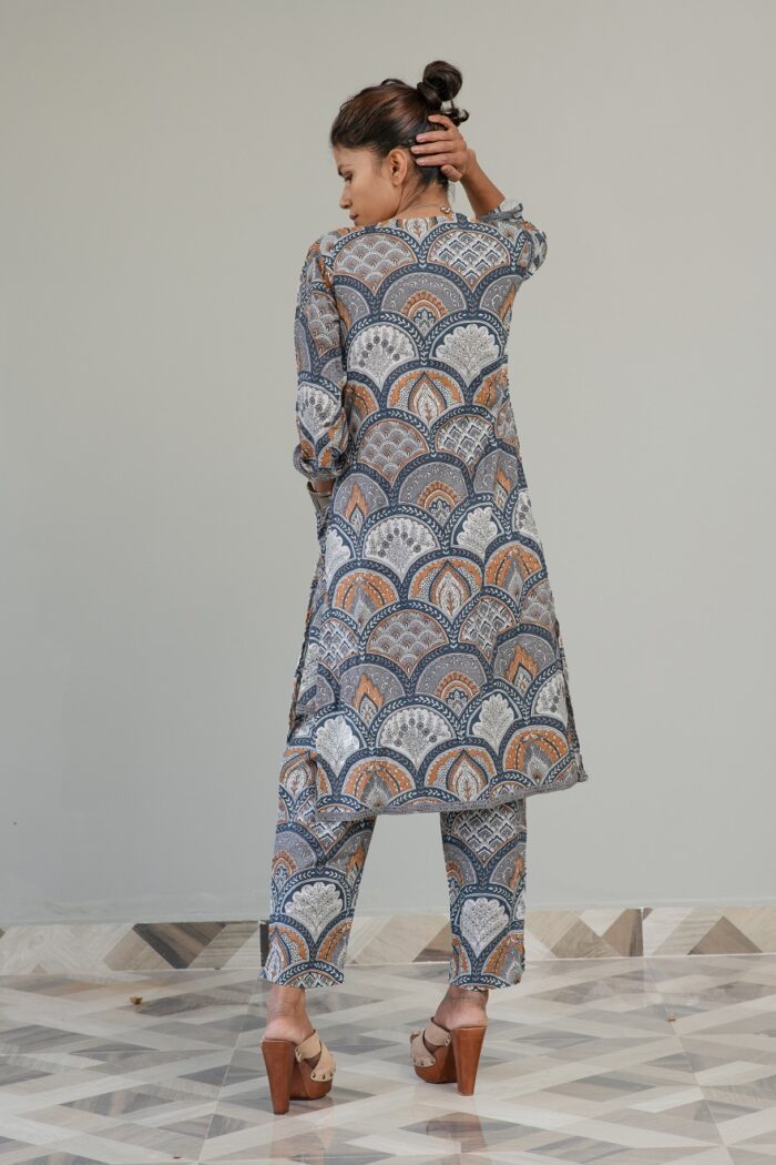 Grey-color 3 piece cotton straight suit - Image 5