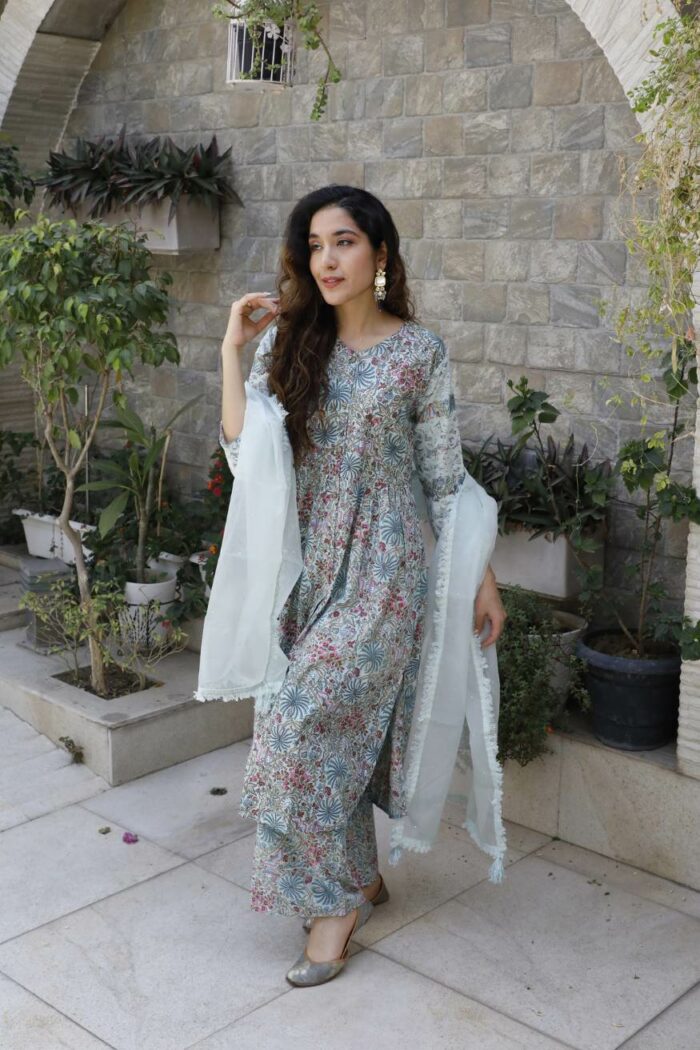 Beautiful floral print coral dress set - Image 1