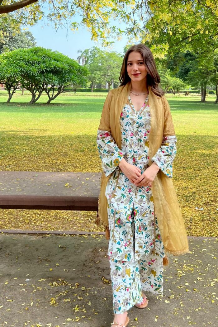 Breathy white cocktail summer dress with lace work - Image 2