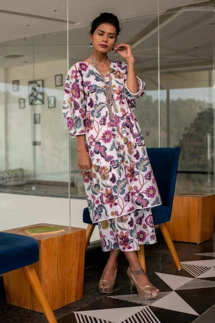 Beautiful floral free size kaftan - Image 2