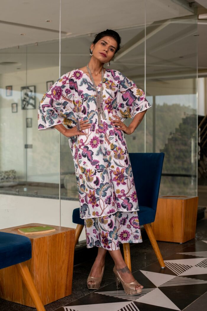 Beautiful floral free size kaftan - Image 3