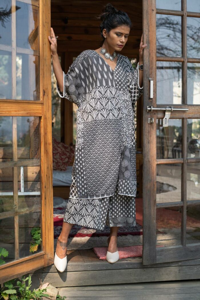 Beautiful monochrome kaftan set - Image 1