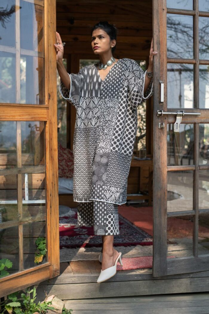 Beautiful monochrome kaftan set - Image 3