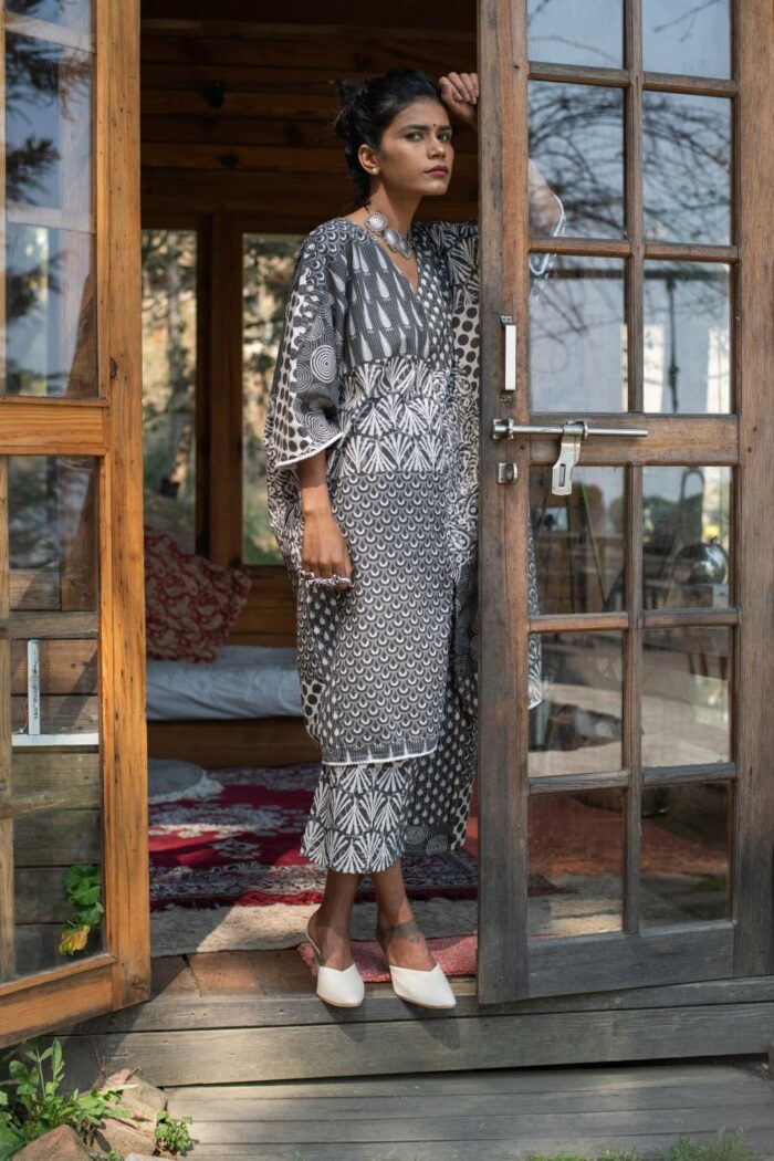 Beautiful monochrome kaftan set - Image 4