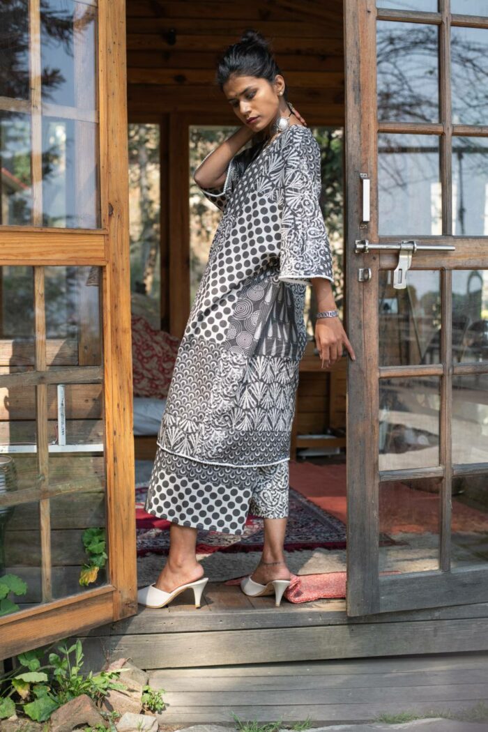 Beautiful monochrome kaftan set - Image 6