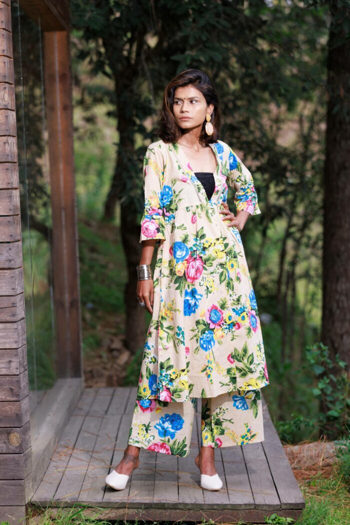 V-neck frilled beige cotton set - Image 1