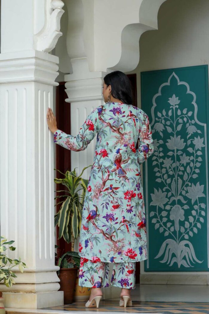 Beautiful chic floral pintuck 3 piece set - Image 4