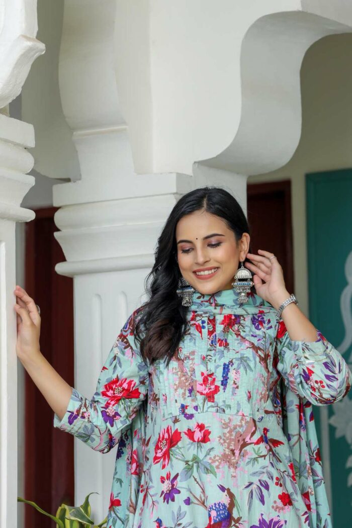 Beautiful chic floral pintuck 3 piece set - Image 3