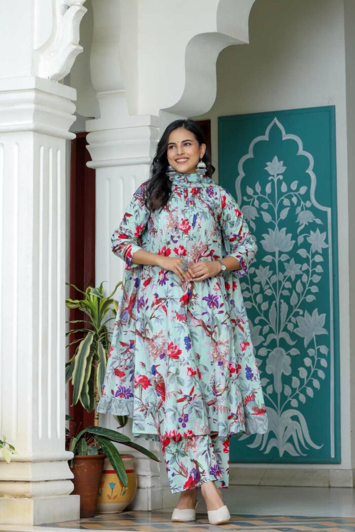 Beautiful chic floral pintuck 3 piece set - Image 2