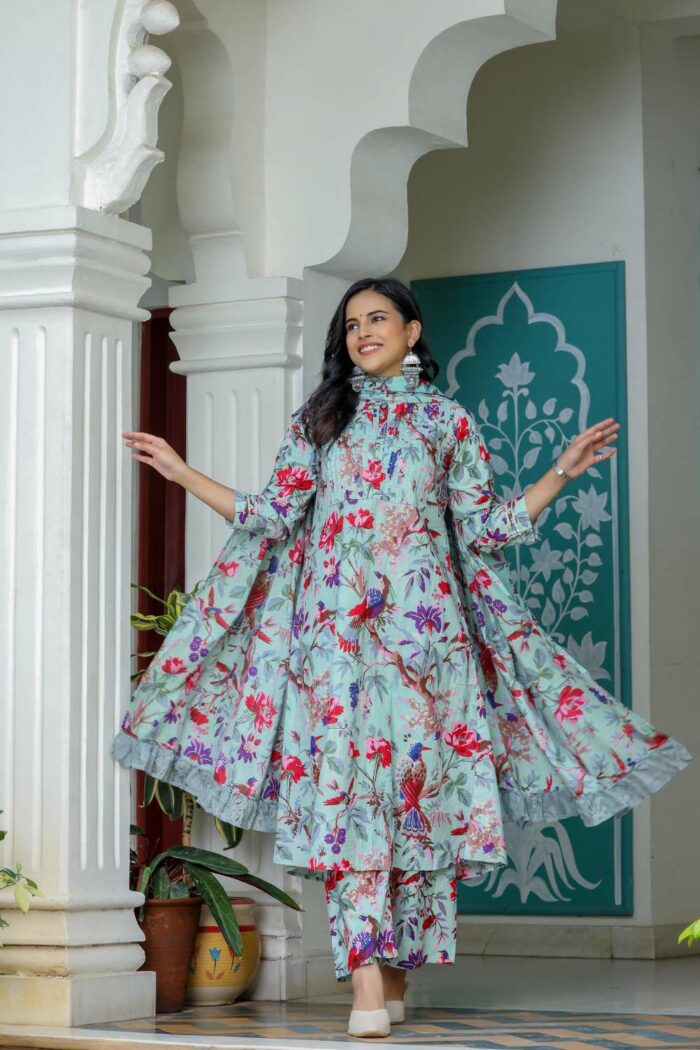 Beautiful chic floral pintuck 3 piece set - Image 1