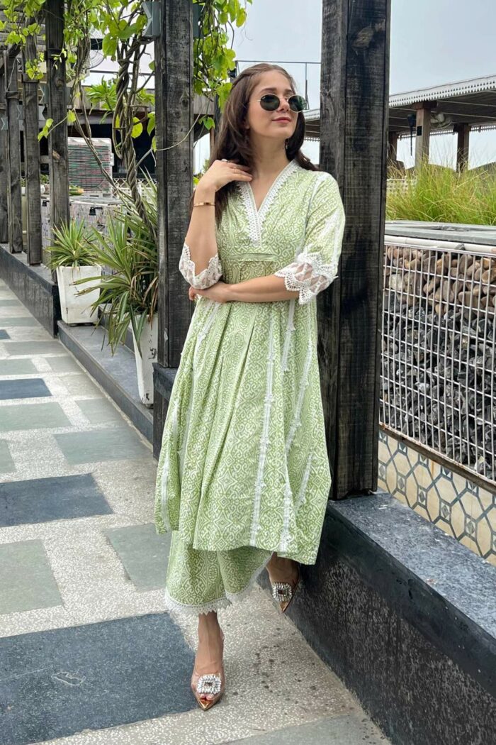 Lace Garden Fern Cocktail Dress - Image 3