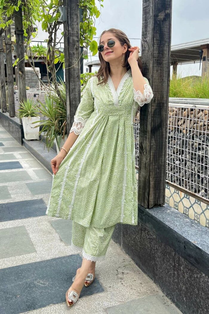 Lace Garden Fern Cocktail Dress - Image 5