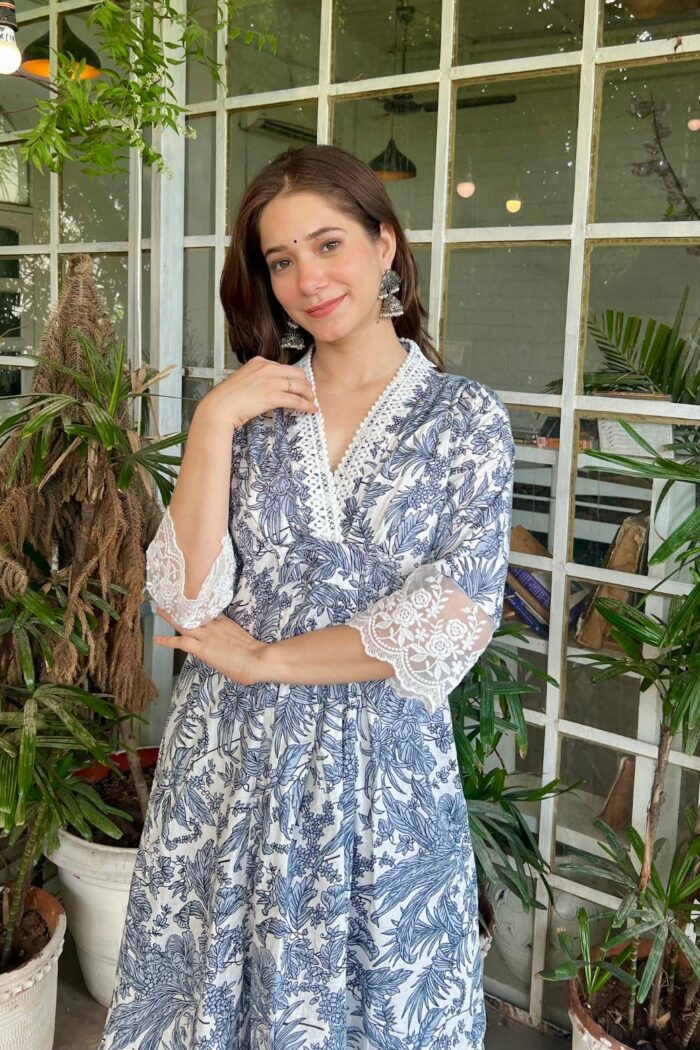 Floral Delight Lace Dress - Image 5