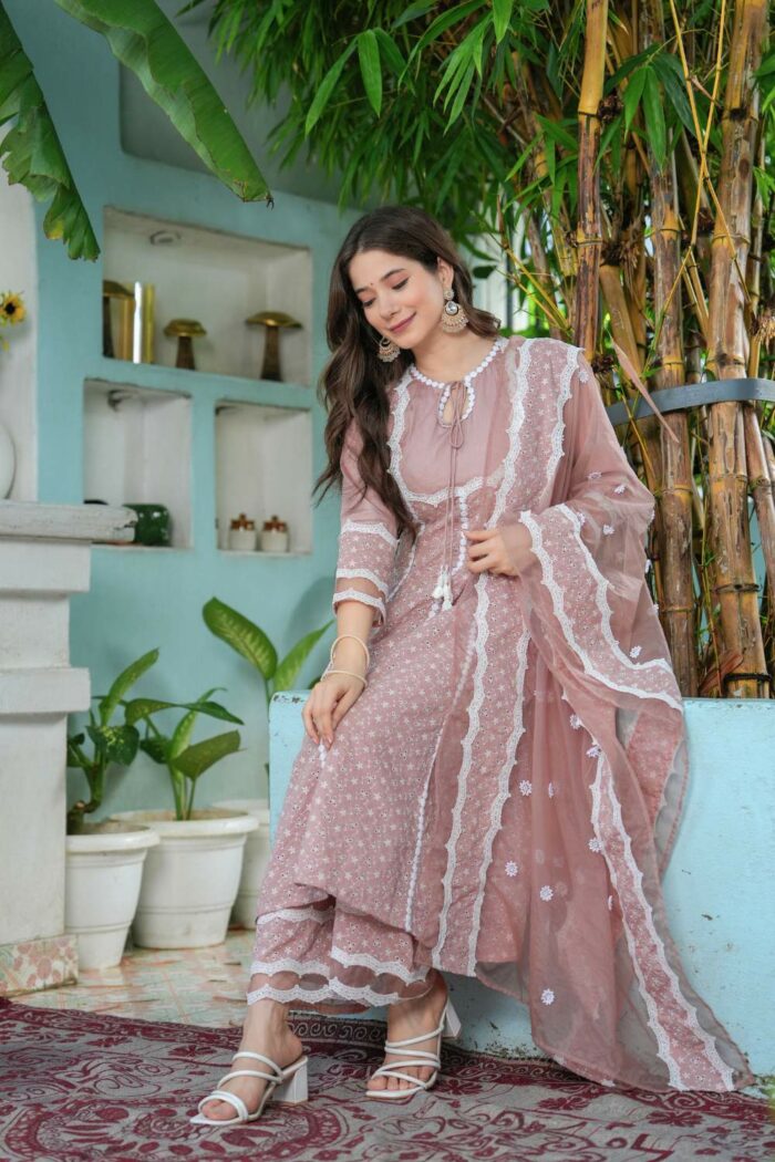 Ivy Grace embroidered set: Set of 3 - Image 1